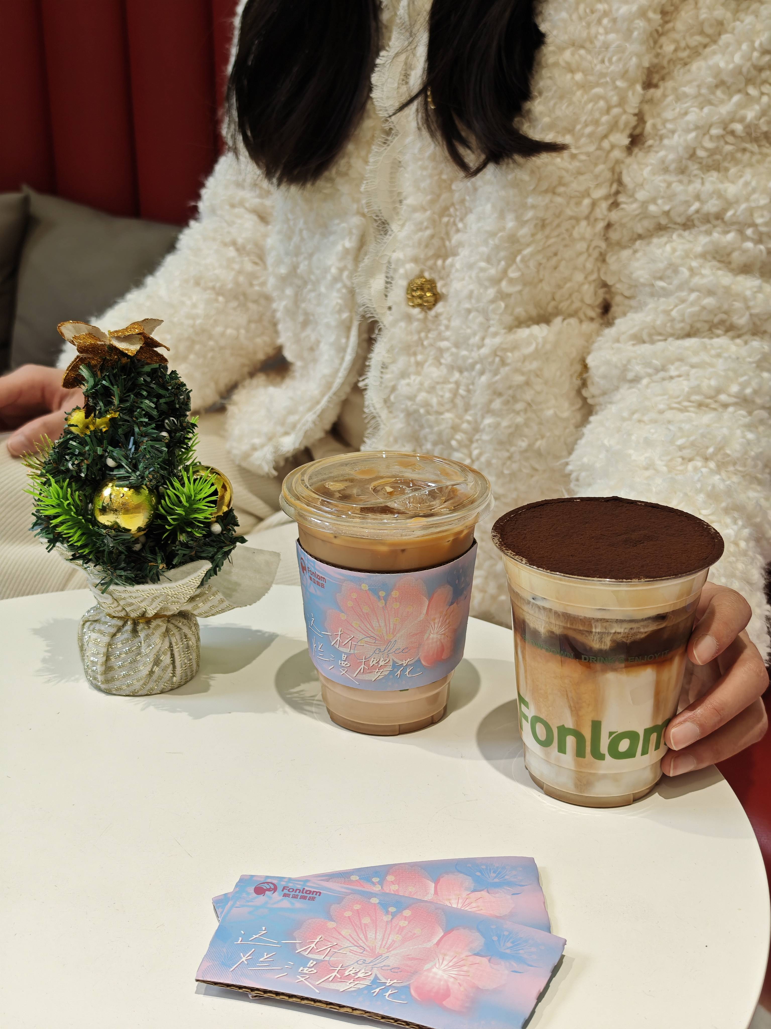 咖啡靠创意精品狂揽45%复购社区店日均卖4000元麻将胡了头部品牌99元血拼中小咖啡店亏到闭店枫蓝(图2)