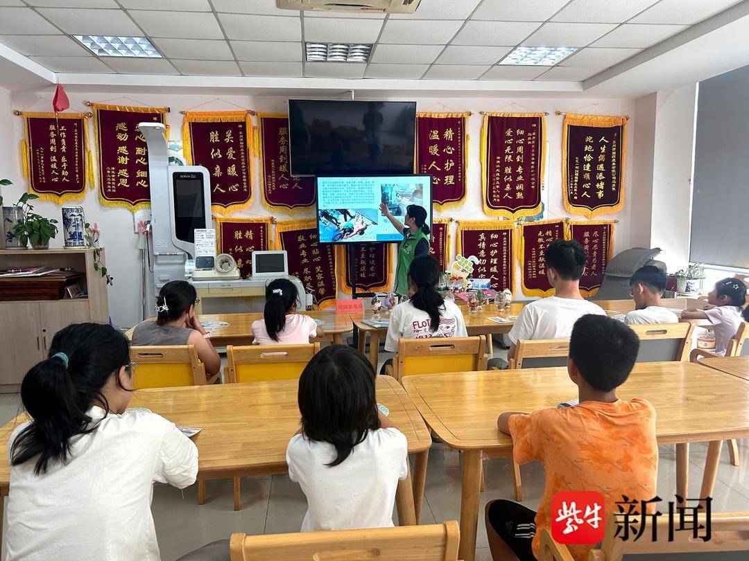 ”！社区举行“七彩夏日”禁毒知识讲座麻将胡了游戏“小手拉大手共筑无毒墙(图1)