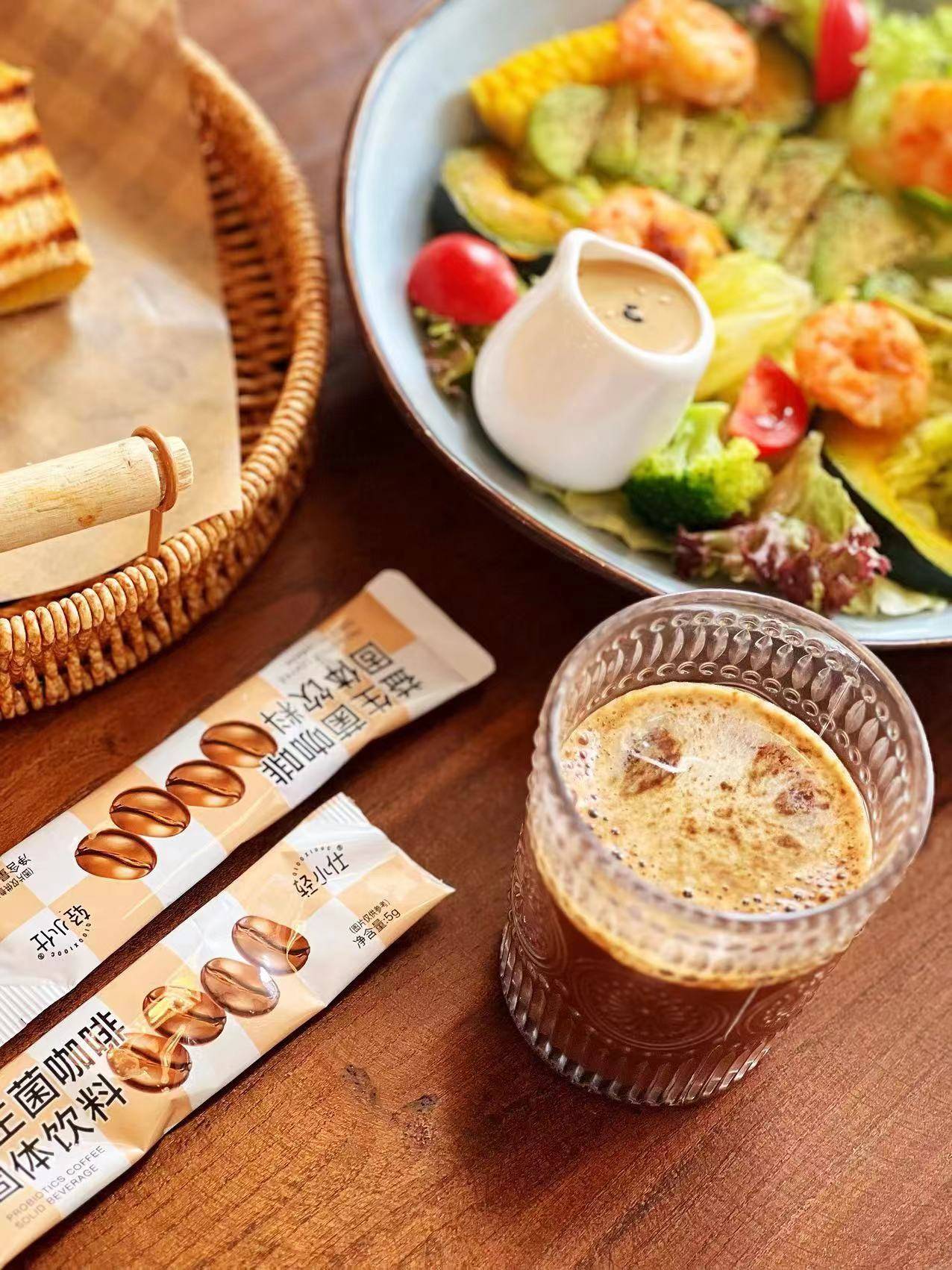 神刚需撞上肠道健康代工模式解锁饮品新蓝海PG麻将胡了模拟器益生菌咖啡爆火背后：提(图1)